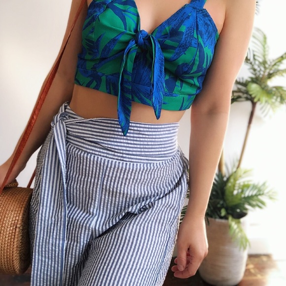 🆕Rylie Striped Blue & White Cropped Wide Leg Pant - Picture 4 of 8